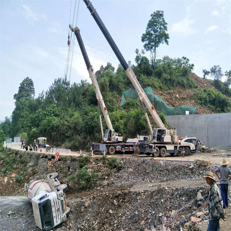 临漳县汽车掉沟里叫吊车救援要多少钱